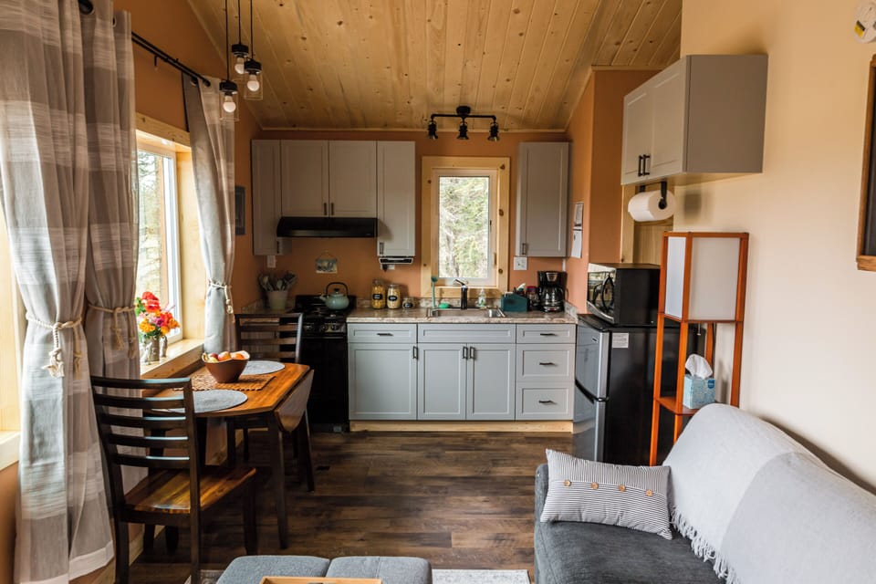 Cranberry Cabin | Private kitchen | Coffee/tea maker, fridge, microwave, stovetop