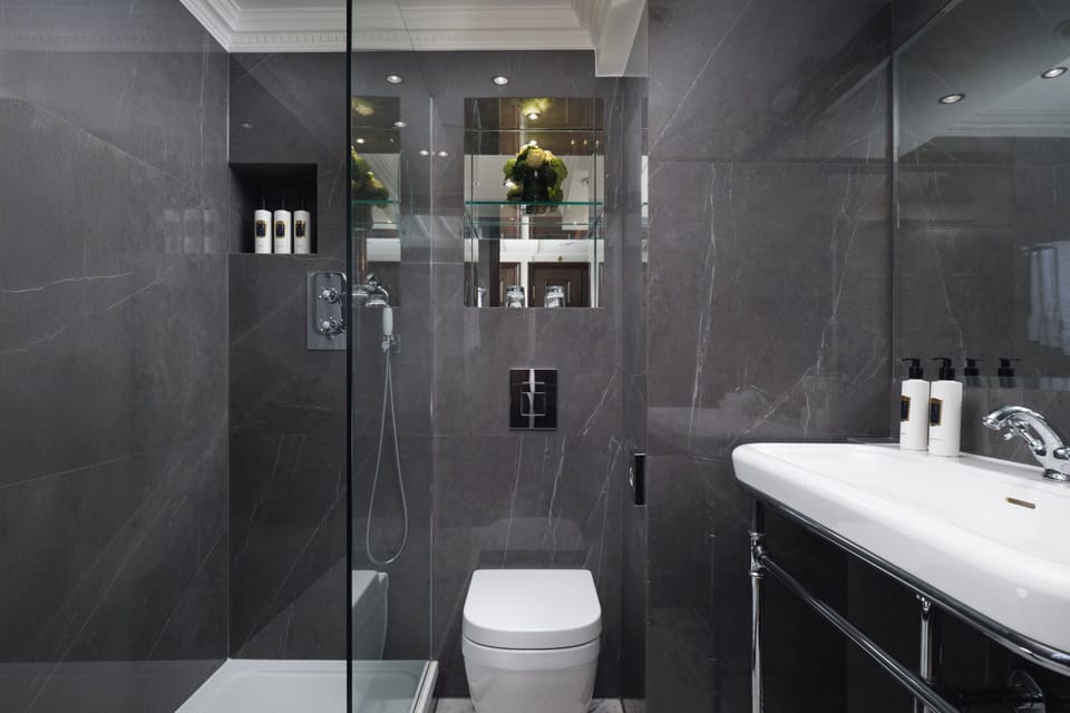 Superior Room, 1 King Bed | Bathroom | Combined shower/tub, eco-friendly toiletries, hair dryer, bathrobes
