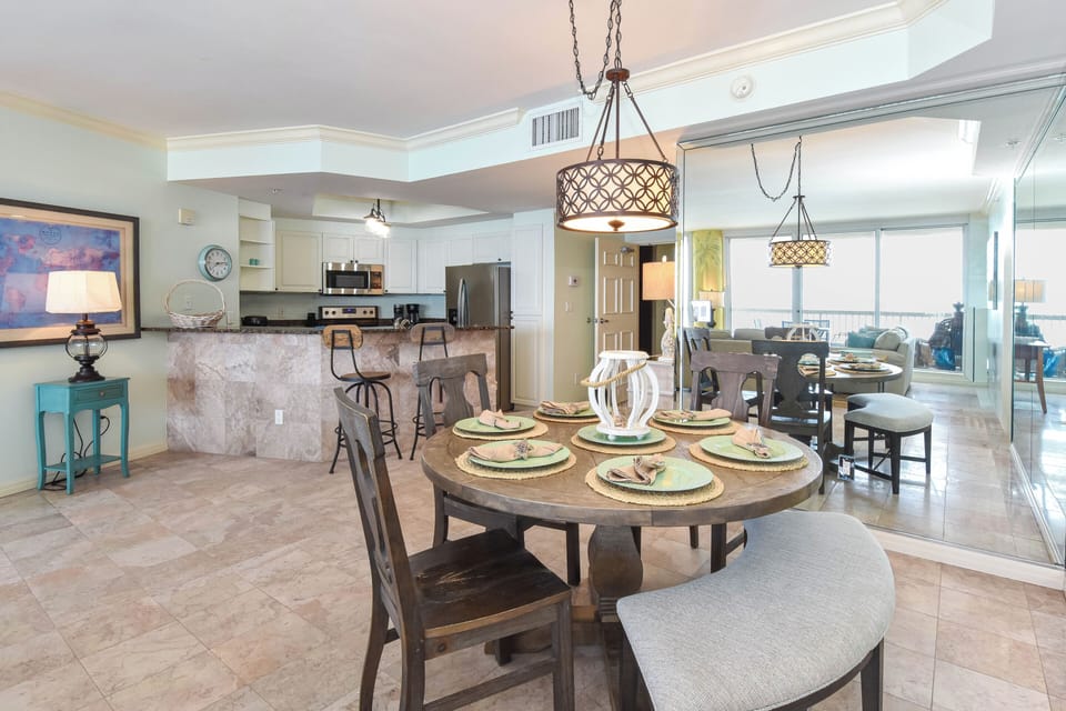 Silver Shells St. Maarten 1107 - Dining Area and Breakfast Bar