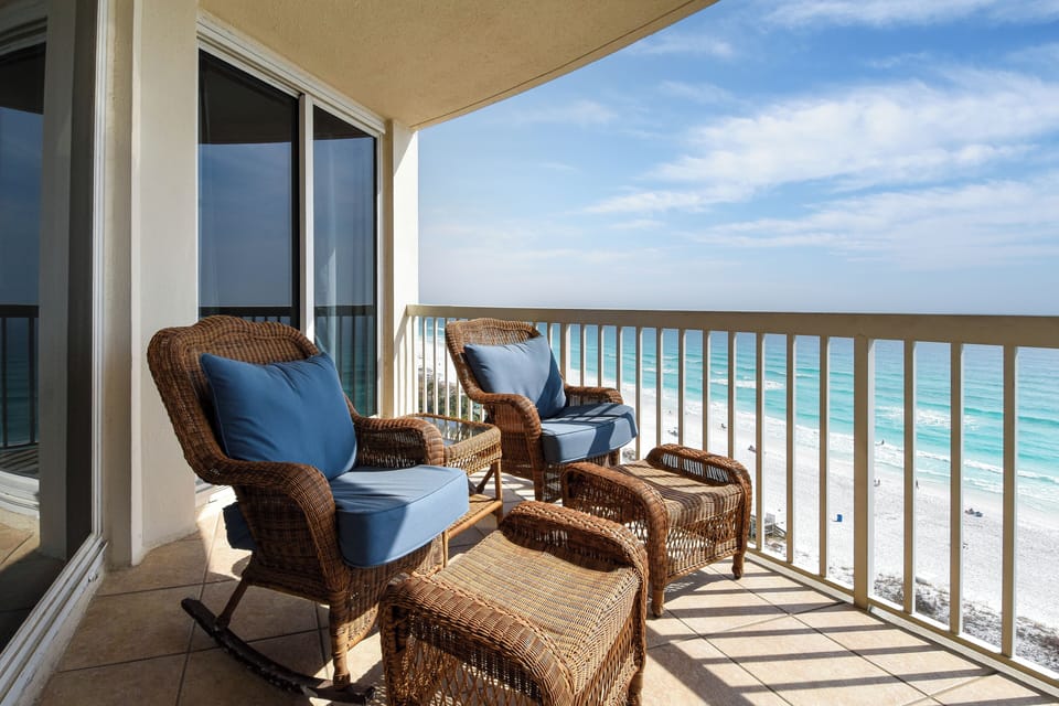 Silver Shells St. Maarten 1107 - Balcony Seating