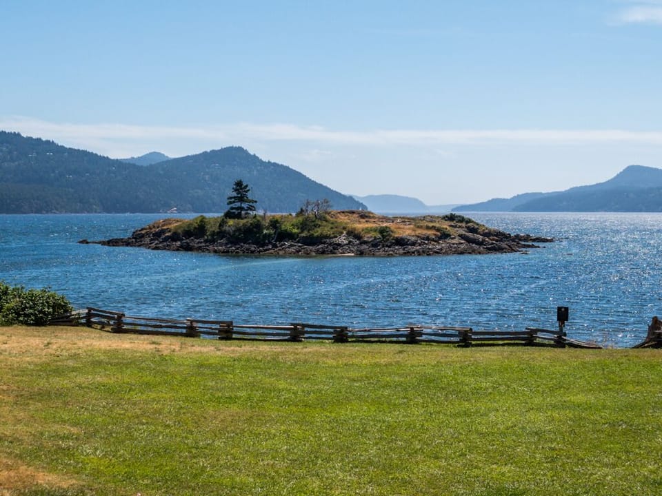 Community Park and Beach less than 0.5 mile from the house