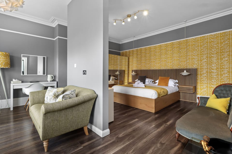 Executive Double Room | Hypo-allergenic bedding, desk, blackout drapes, iron/ironing board