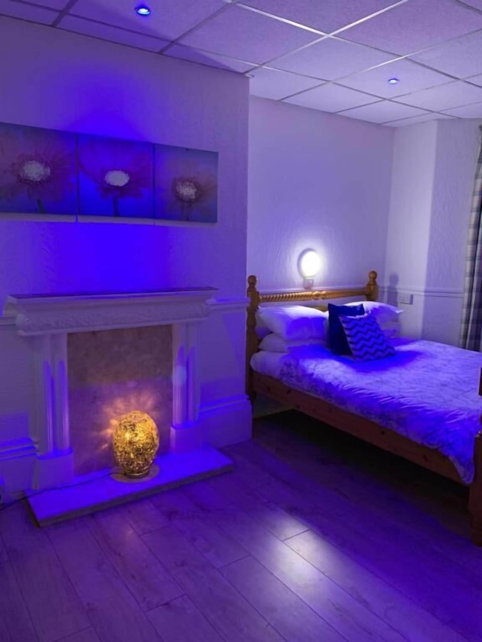 Family Room (2 Adults + 3 Children) | Premium bedding, desk, iron/ironing board, free WiFi