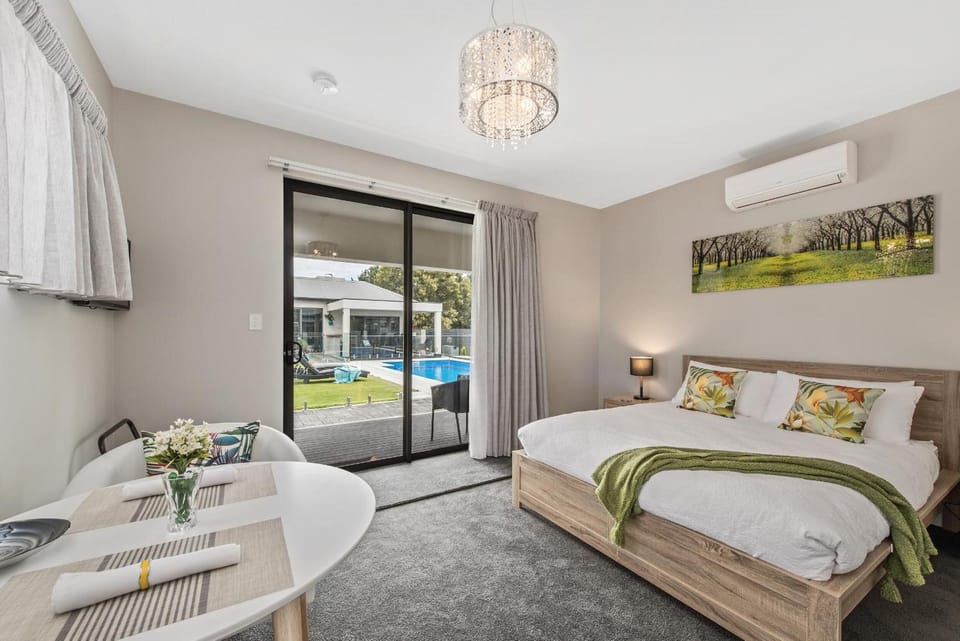 Minibar, soundproofing, iron/ironing board, free WiFi