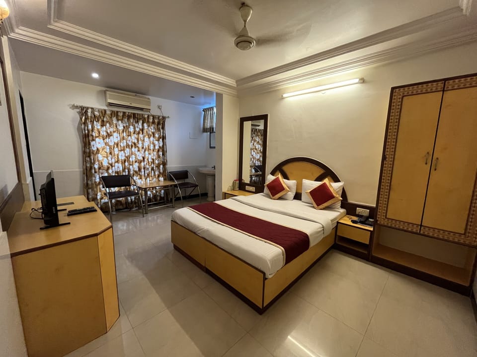 Premium bedding, in-room safe, desk, soundproofing