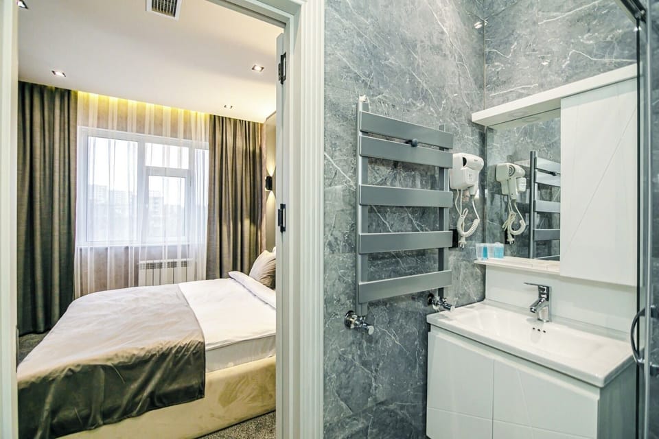 Deluxe Room, 1 Bedroom | Desk, rollaway beds, free wired internet