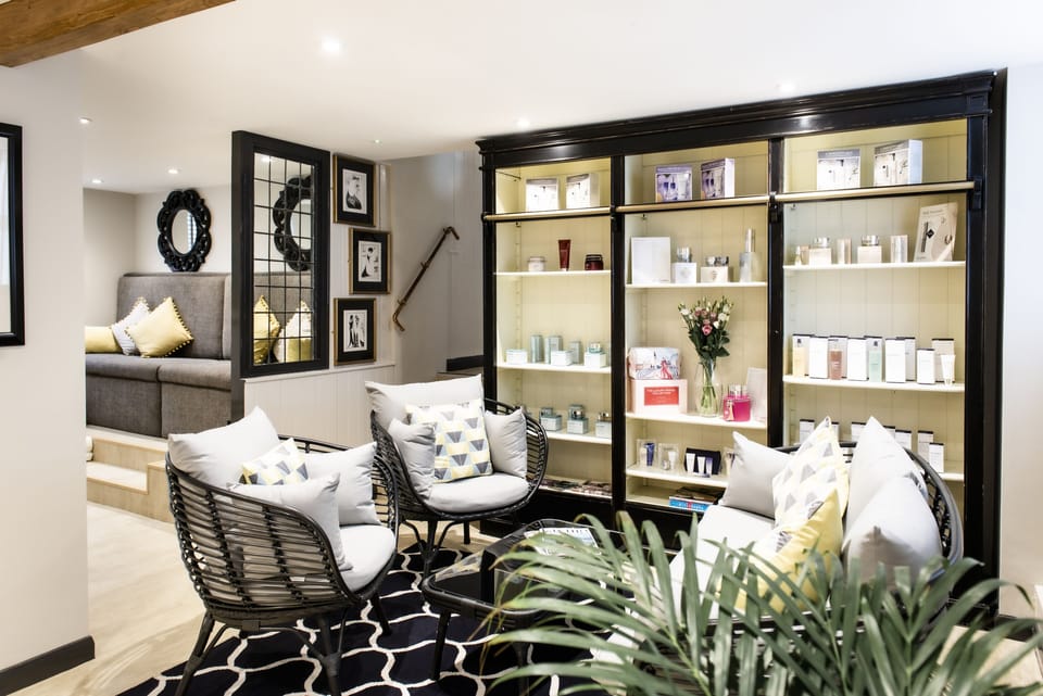 Nail salon