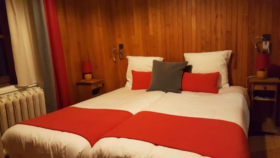 Standard Twin Room | In-room safe, free WiFi, bed sheets
