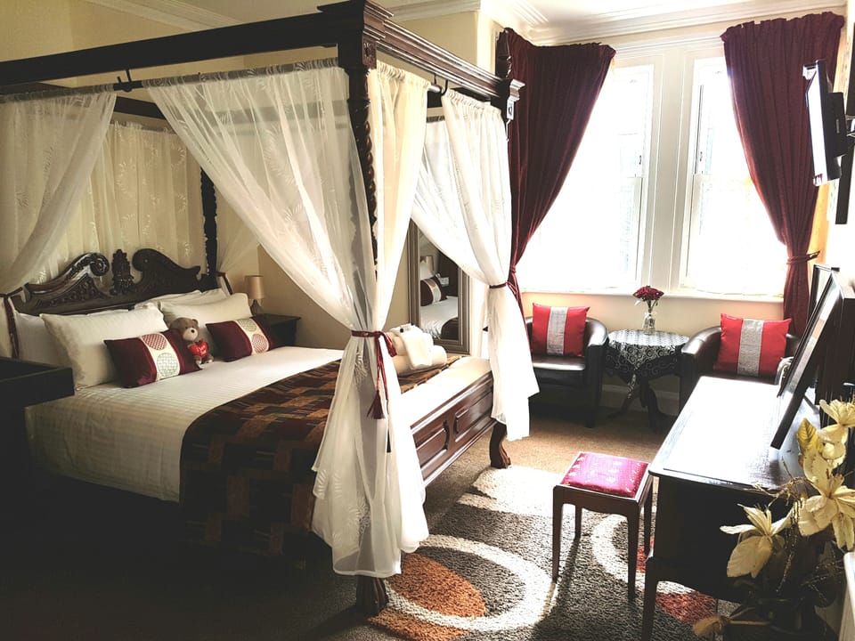 Room (Four Poster Bed) | Desk, soundproofing, iron/ironing board, free WiFi