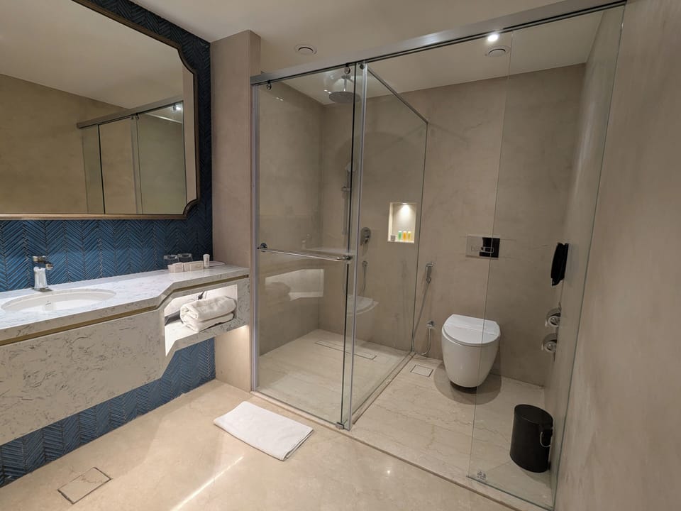 Shower, rainfall showerhead, free toiletries, hair dryer