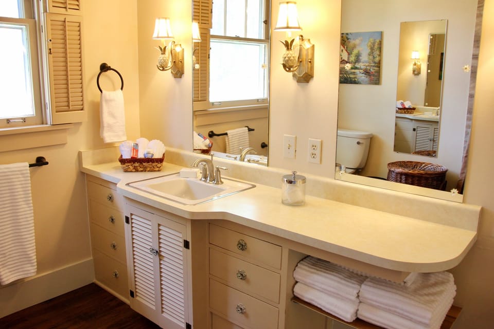 main-level bath