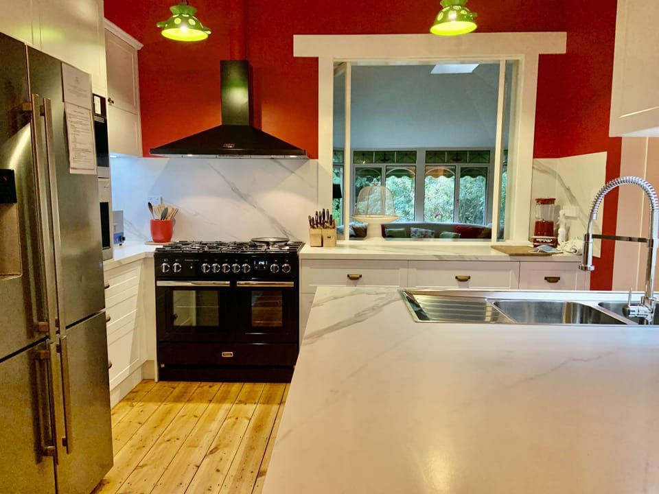 Full kitchen to cater for large groups