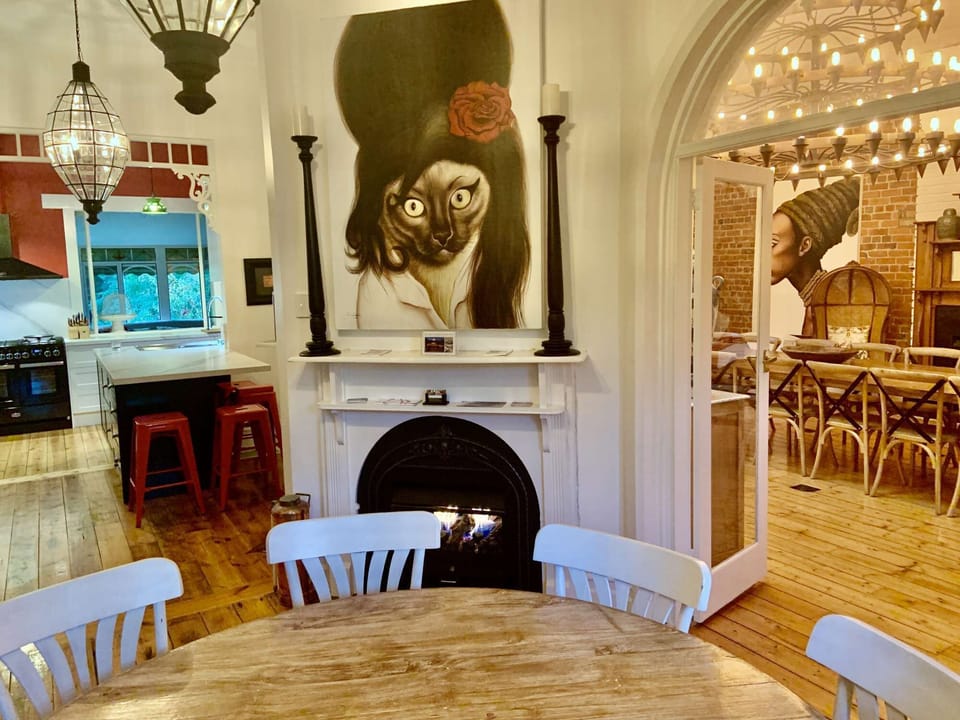 Breakfast room with open fireplace