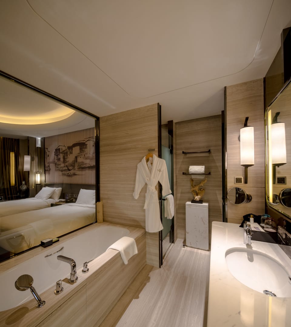 Shower, hair dryer, bathrobes, slippers