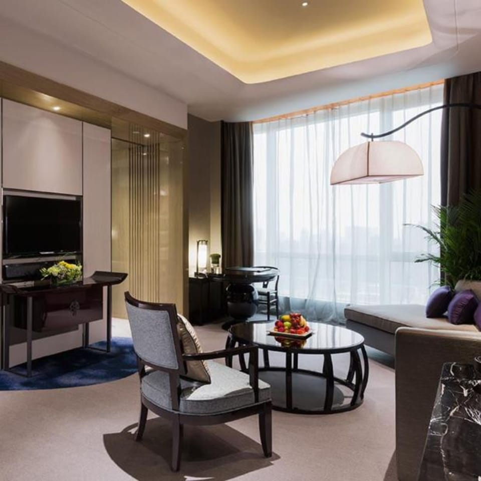 Executive Suite | Bathroom | Shower, hair dryer, bathrobes, slippers