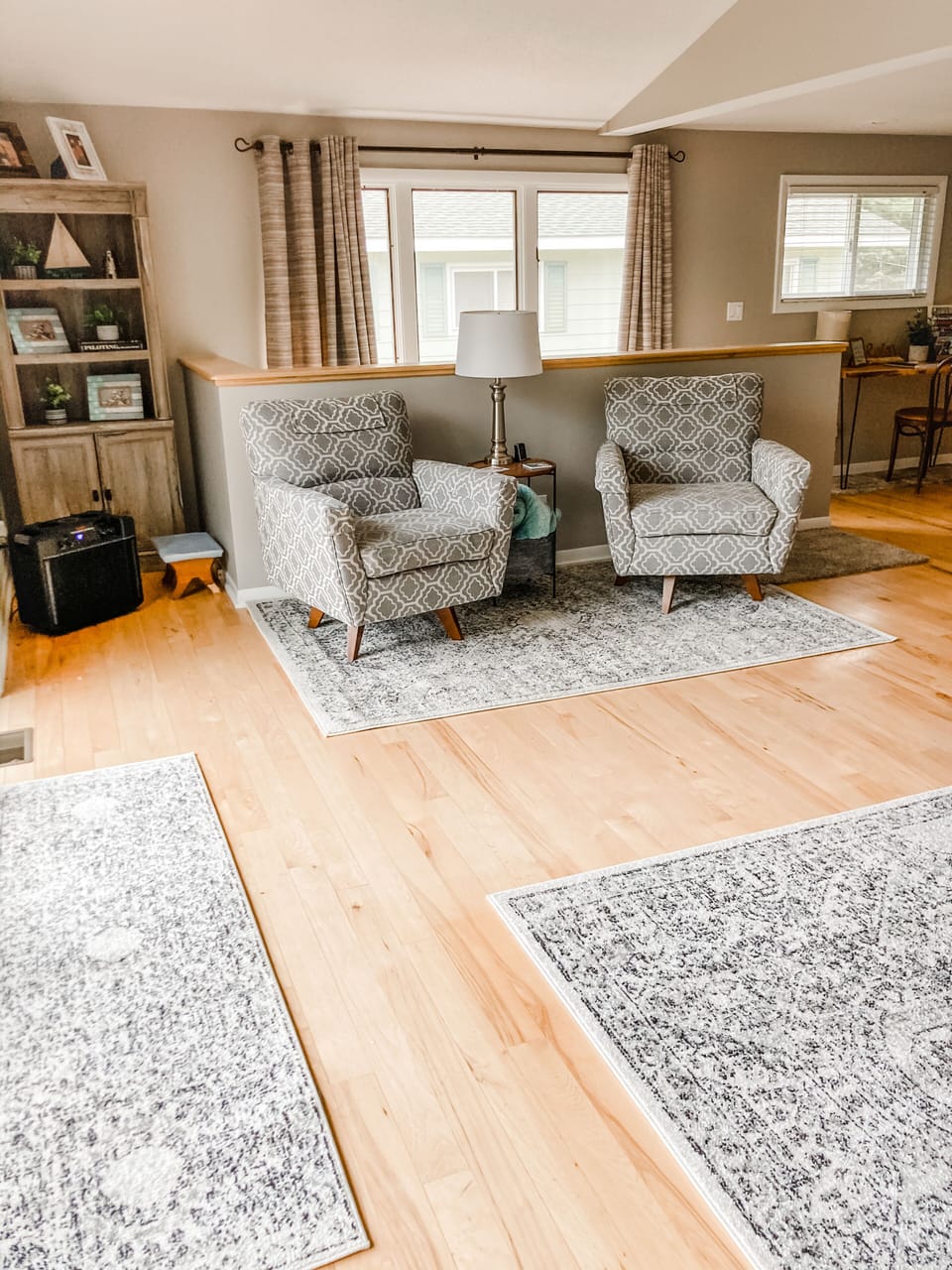 Cozy little coffee spot. Updated furniture, rugs, paint, and window treatments. 