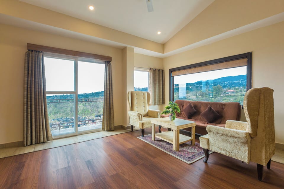 Classic Room, 1 King Bed, Non Smoking, Valley View | Premium bedding, desk, laptop workspace, blackout drapes