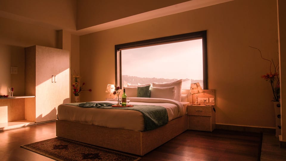 Classic Room, 1 King Bed, Non Smoking, Valley View | Premium bedding, desk, laptop workspace, blackout drapes