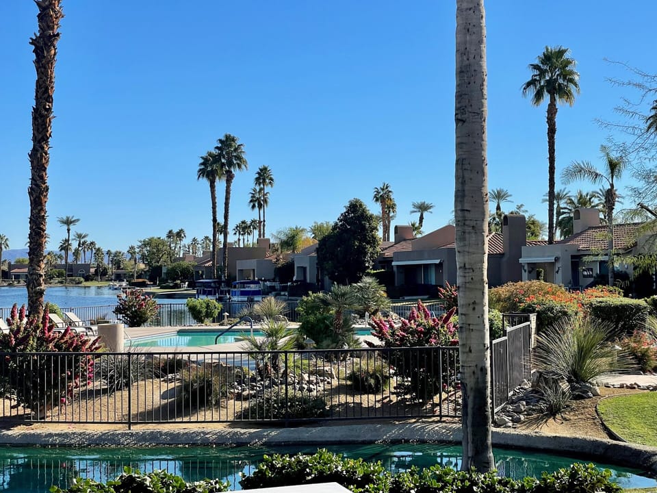 The pool and spa feel like your own and is in barefoot walking distance.