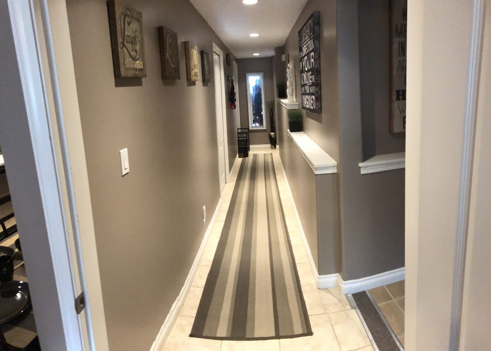 Front entry  hallway 