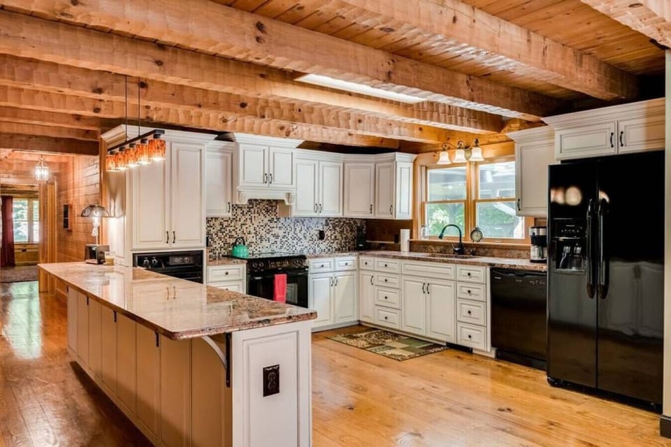 Large open concept kitchen with all cooking essentials included