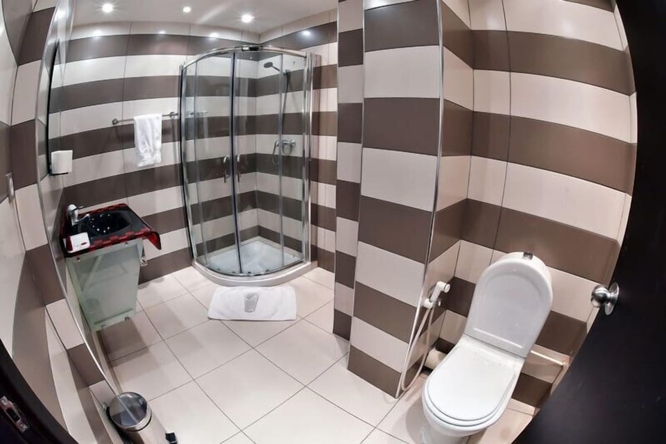 Deep soaking tub, free toiletries, hair dryer (on request), towels