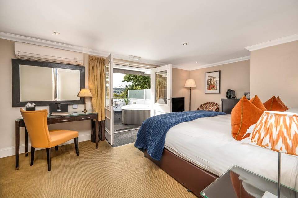 Extra Decadent | Egyptian cotton sheets, premium bedding, free minibar items