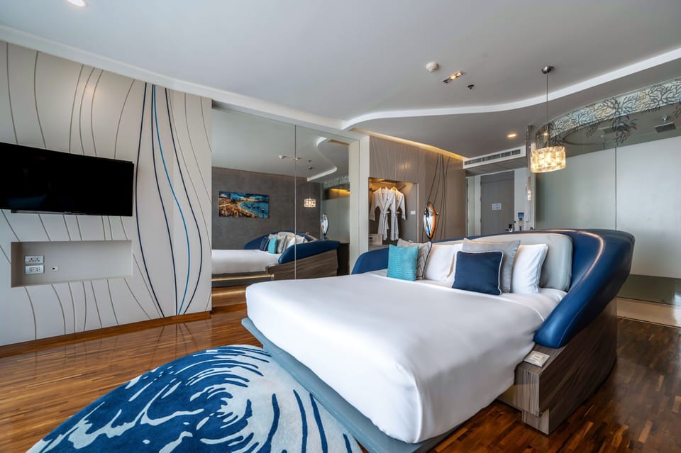 Egyptian cotton sheets, premium bedding, Select Comfort beds, minibar