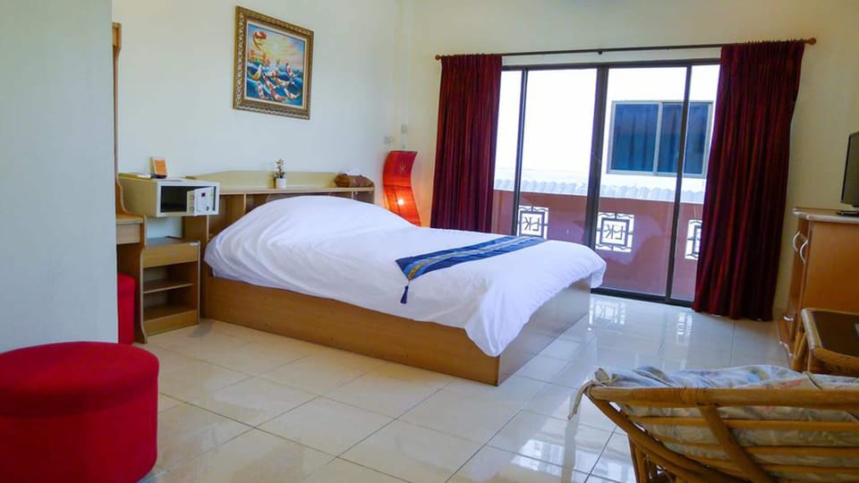 Superior Double Room (Front) | Minibar, in-room safe, blackout drapes, iron/ironing board