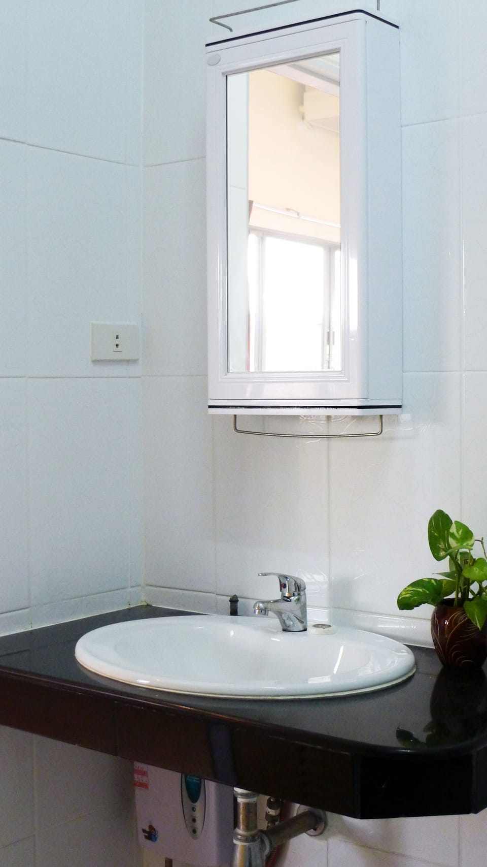 Bathroom sink