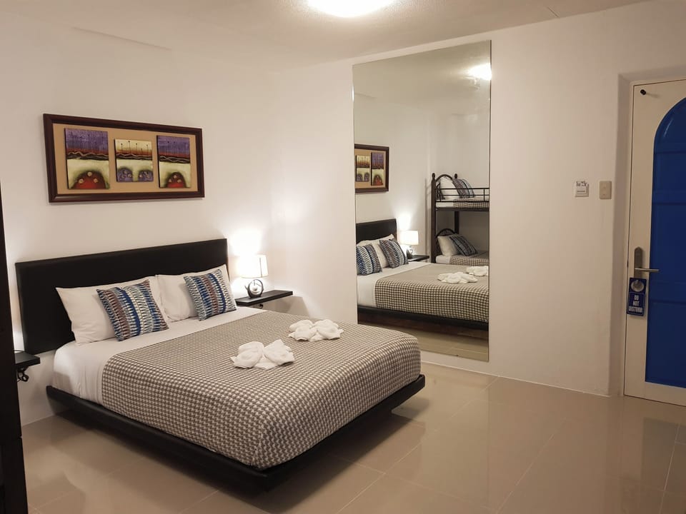 Family Room | In-room safe, desk, free WiFi, bed sheets