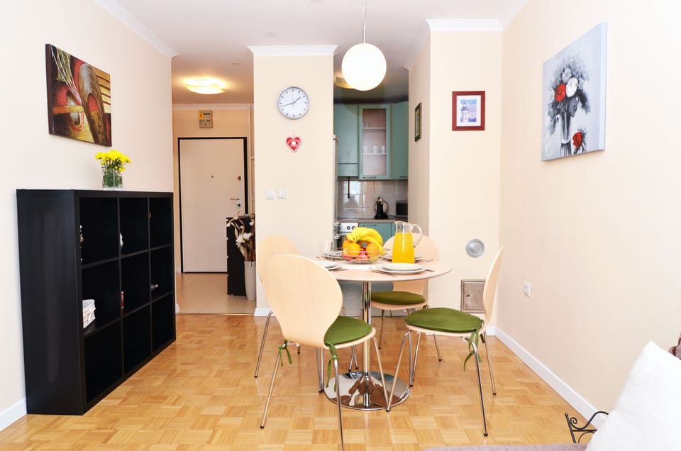 Apartment, City View | In-room dining
