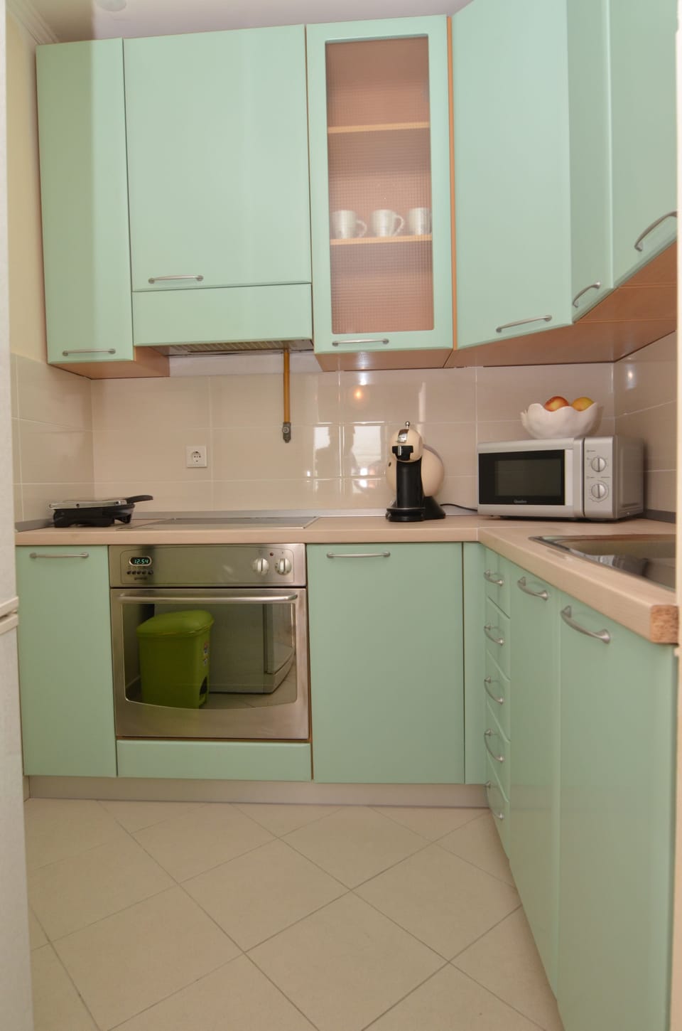 Apartment, City View | Private kitchen | Fridge, microwave, oven, stovetop