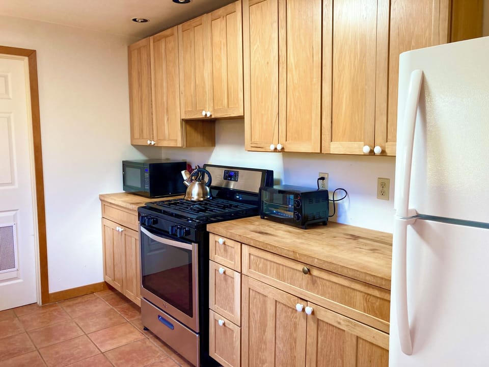 Full kitchen and gas stove, tea kettle, Microwave, toaster and toaster oven