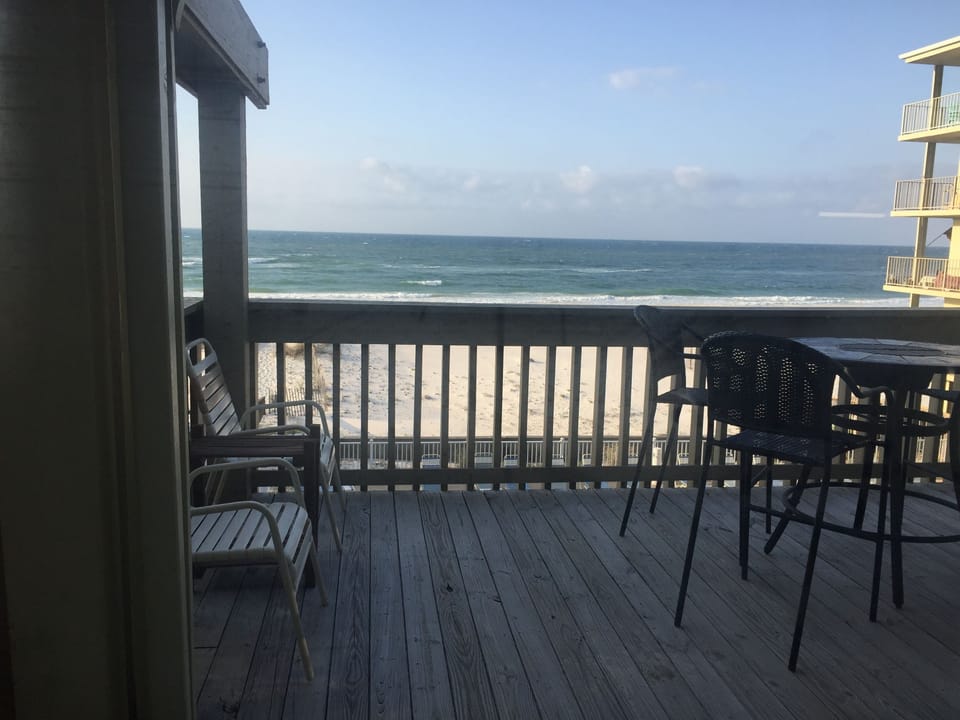 Large deck with plenty of seating