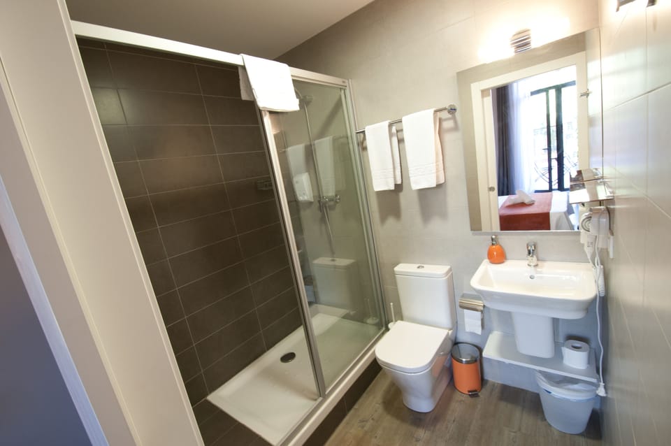 Shower, free toiletries, hair dryer, towels