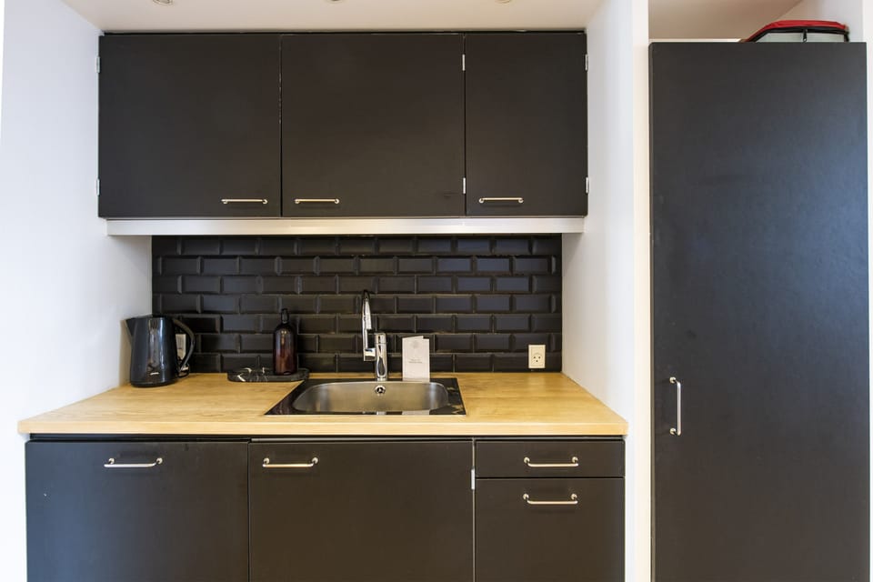 Superior Apartment, 5 Bedrooms | Private kitchen | Full-size fridge, microwave, oven, stovetop