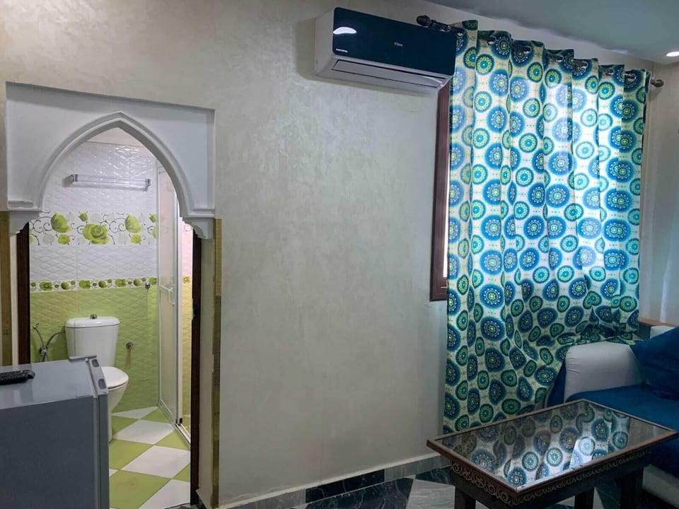 Superior Suite, 1 Bedroom (Hora 8) | Bathroom | Shower, rainfall showerhead, bidet, towels