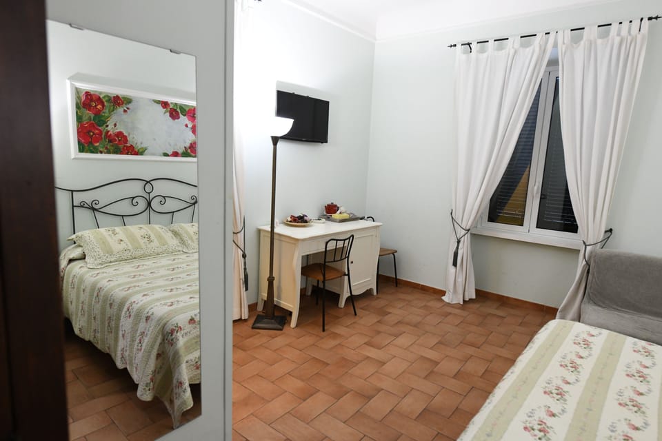 Double Room (Verde) | Premium bedding, in-room safe, desk, free cribs/infant beds