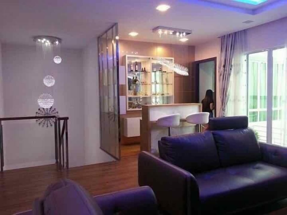 Exclusive House, 6 Bedrooms | Living area | 40-inch flat-screen TV with cable channels, TV