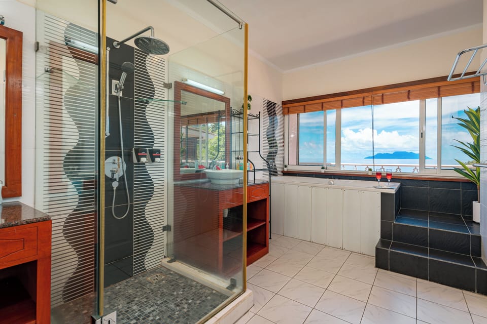 Executive Deluxe Double | Bathroom