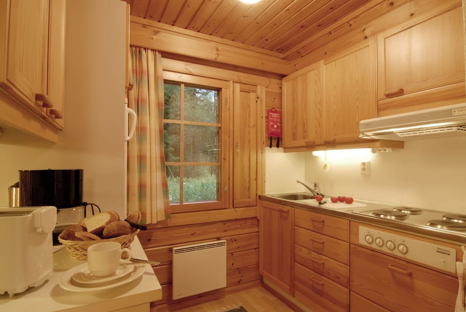 Traditional Bungalow, 2 Bedrooms, Partial Lake View | Private kitchen | Fridge, microwave, stovetop, espresso maker