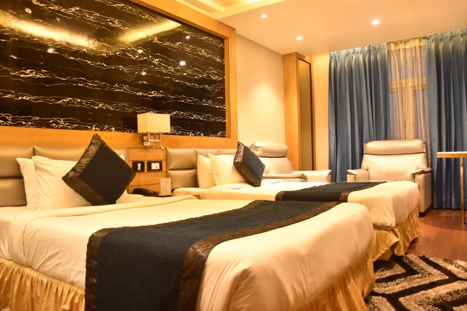 1 bedroom, premium bedding, in-room safe, desk