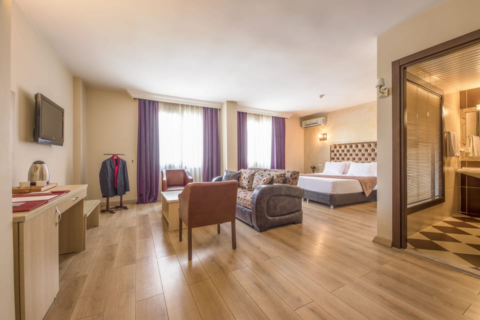 Suite | Minibar, in-room safe, desk, soundproofing