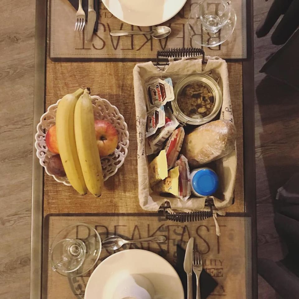 Free daily self-serve breakfast