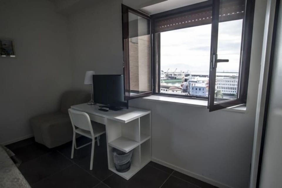 Premium bedding, minibar, desk, soundproofing