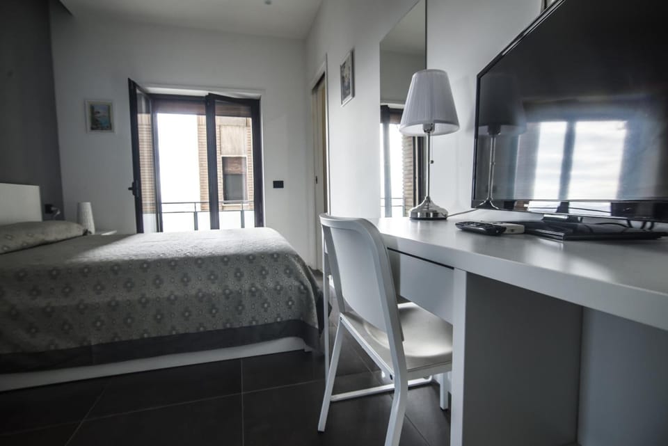 Premium bedding, minibar, desk, soundproofing