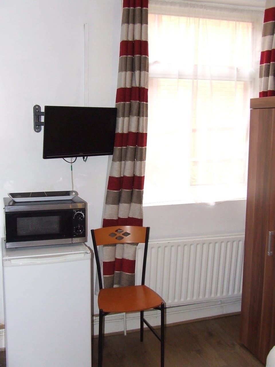 Standard Single Room, Ensuite | Iron/ironing board, free WiFi, bed sheets