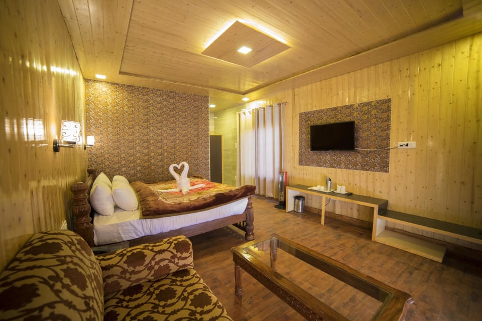 Premier Room, Mountainside | Minibar, iron/ironing board, rollaway beds, free WiFi