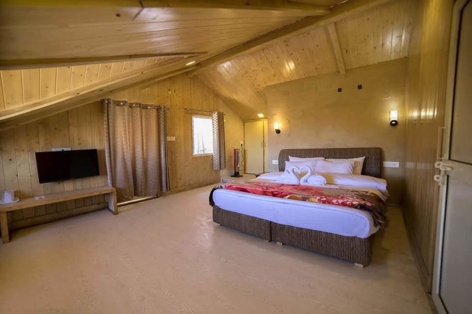Superior Room | Minibar, iron/ironing board, rollaway beds, free WiFi